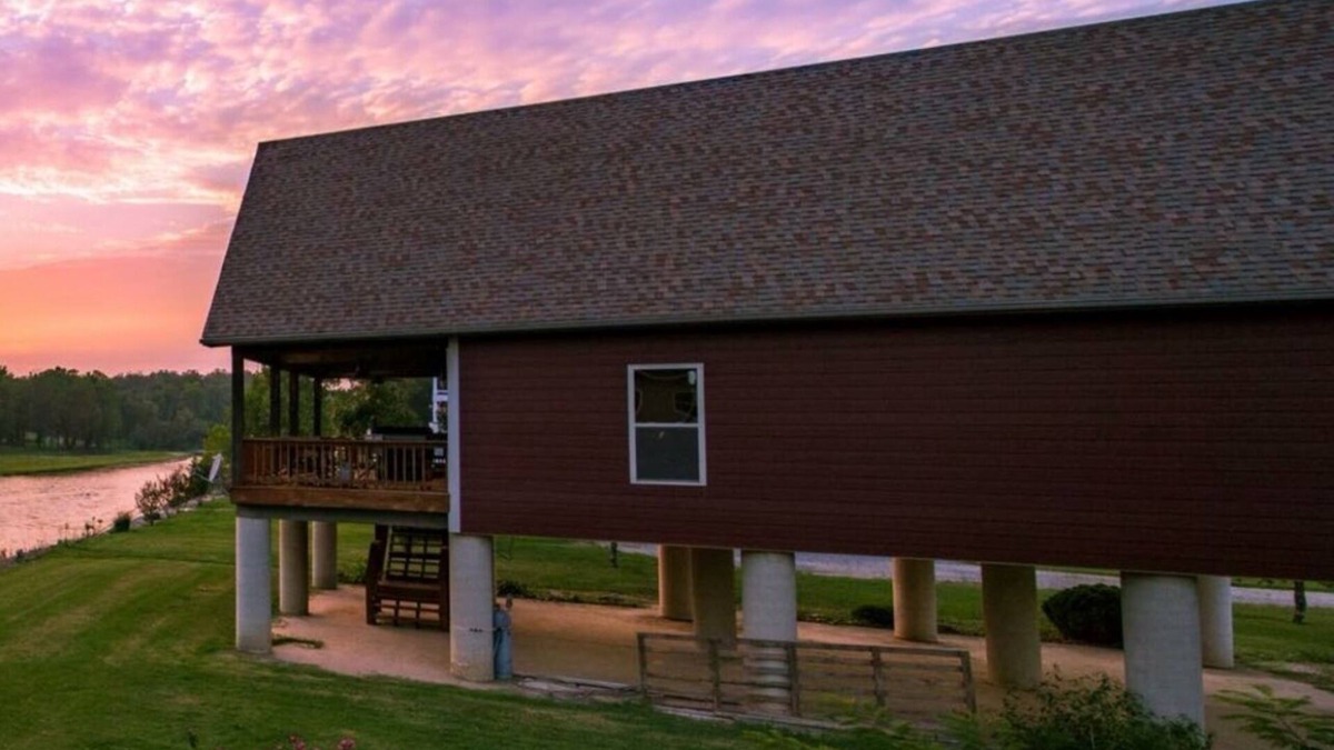 Doniphan Cabin | Newly Remodeled! 3-Bedroom Cabin on The Banks of The Current River in Doniphan
