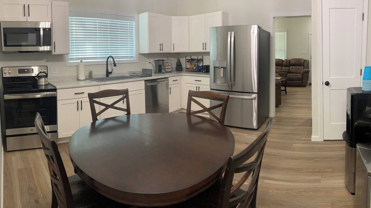 Marion House | Newly Remodeled 3-BR in heart of Marion