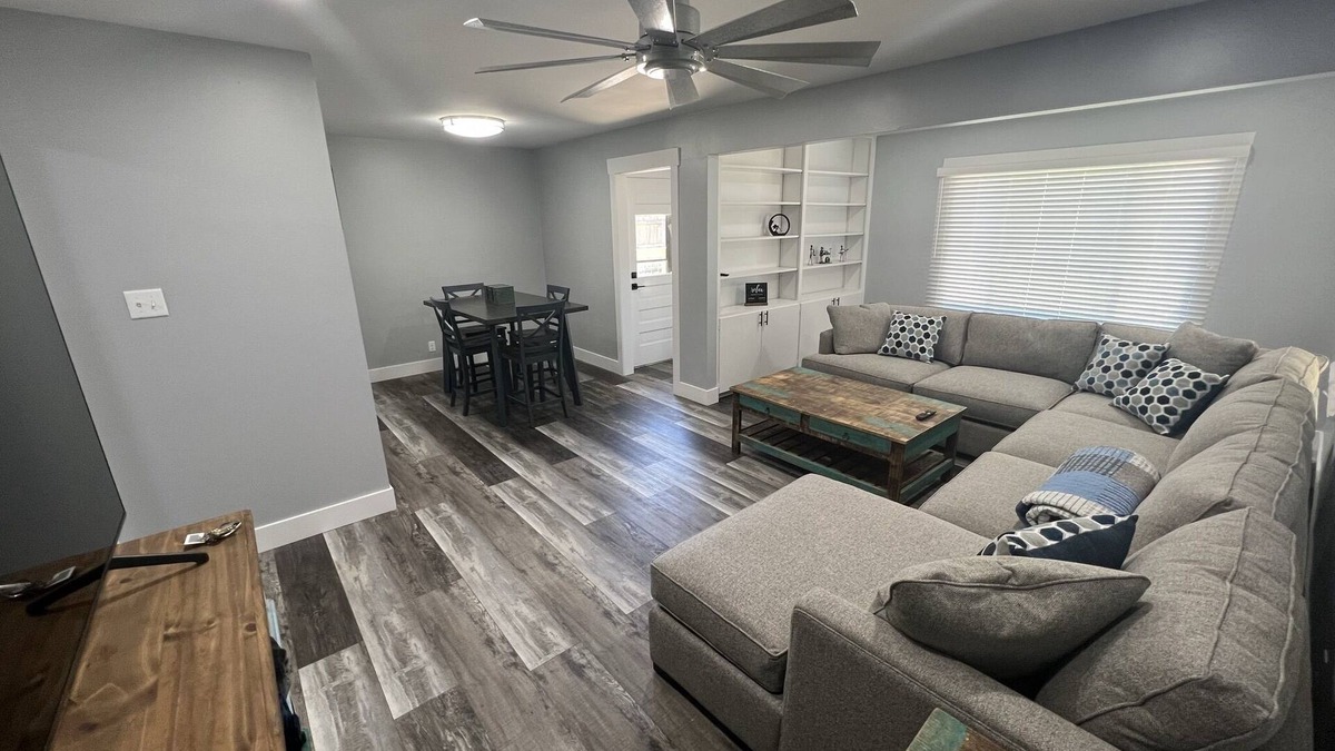 Topeka House | Newly remodeled 3br/1ba home~SW Topeka location~Sleeps 6