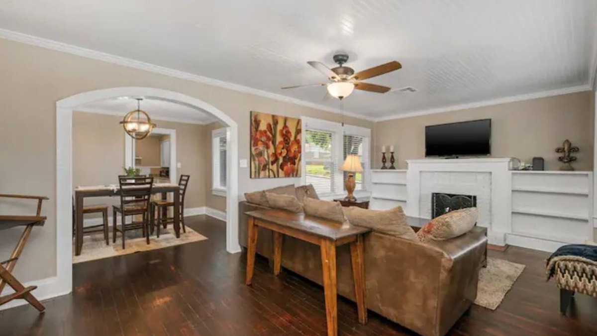 Van Buren House | Newly Remodeled 3BR in Town · Cherry Street