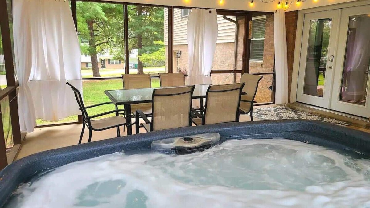 Buechel Apartment | Newly Remodeled 3BR with Hot Tub and Game Room
