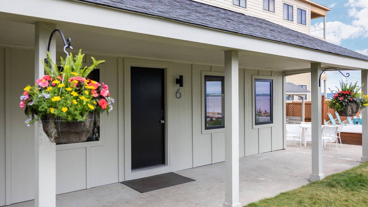 Traverse City Condo | Newly Remodeled Bayview Cabin 6!