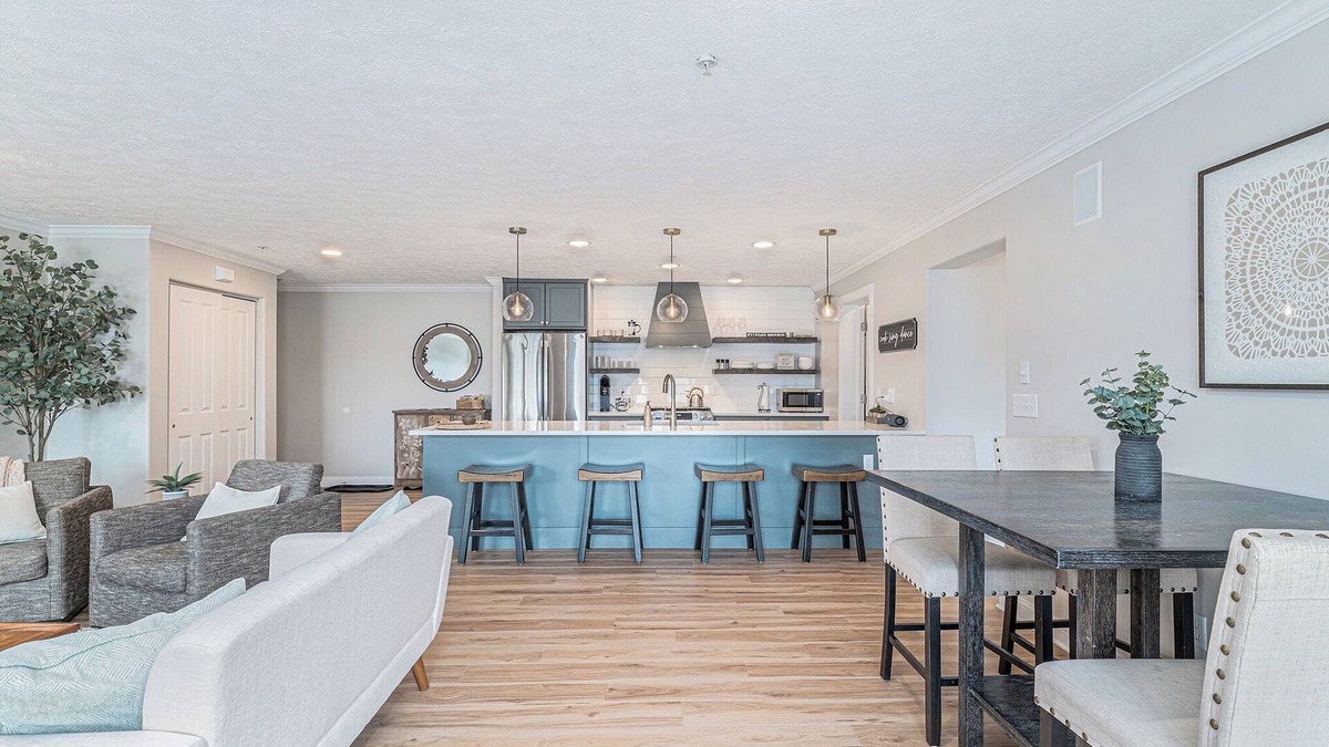 Traverse City Condo | NEWLY remodeled Bay View condo downtown TC