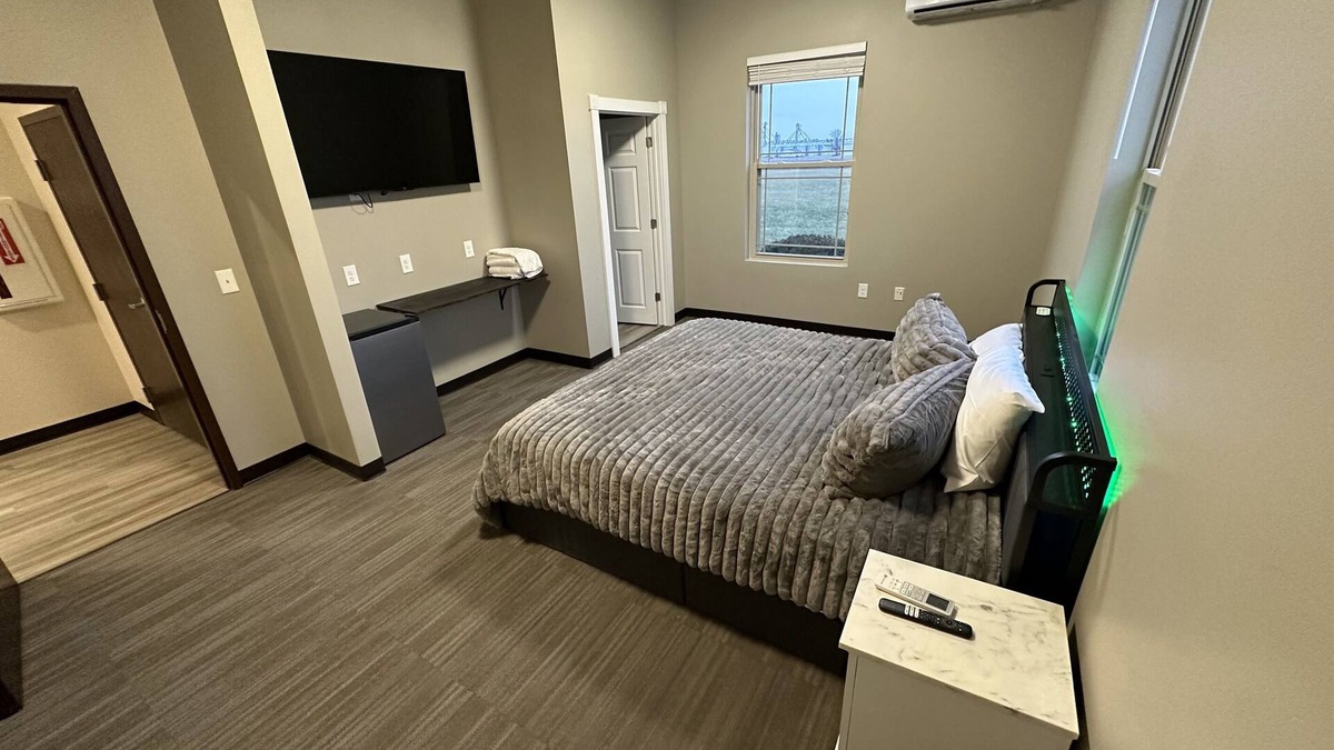 Mattoon Hotel | Newly Remodeled! - B6 - Large King ADA Accessible