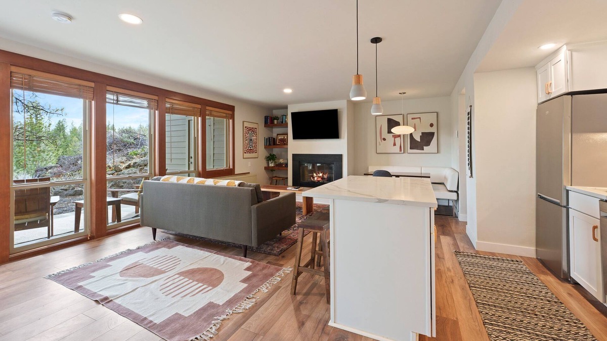 Bend Condo | Newly remodeled by Bachelor, Community Hot Tubs & Pools