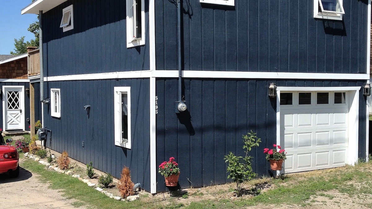 Petoskey House | Newly remodeled Coach House on Crooked Lake with new dock