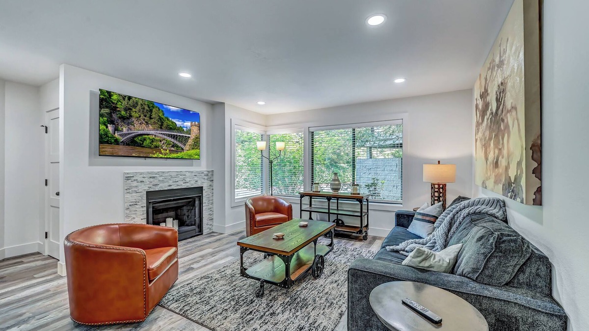 Northwest Bellevue Condo | Newly Remodeled Condo - Quiet & Cozy with a Great Downtown Bellevue Location!