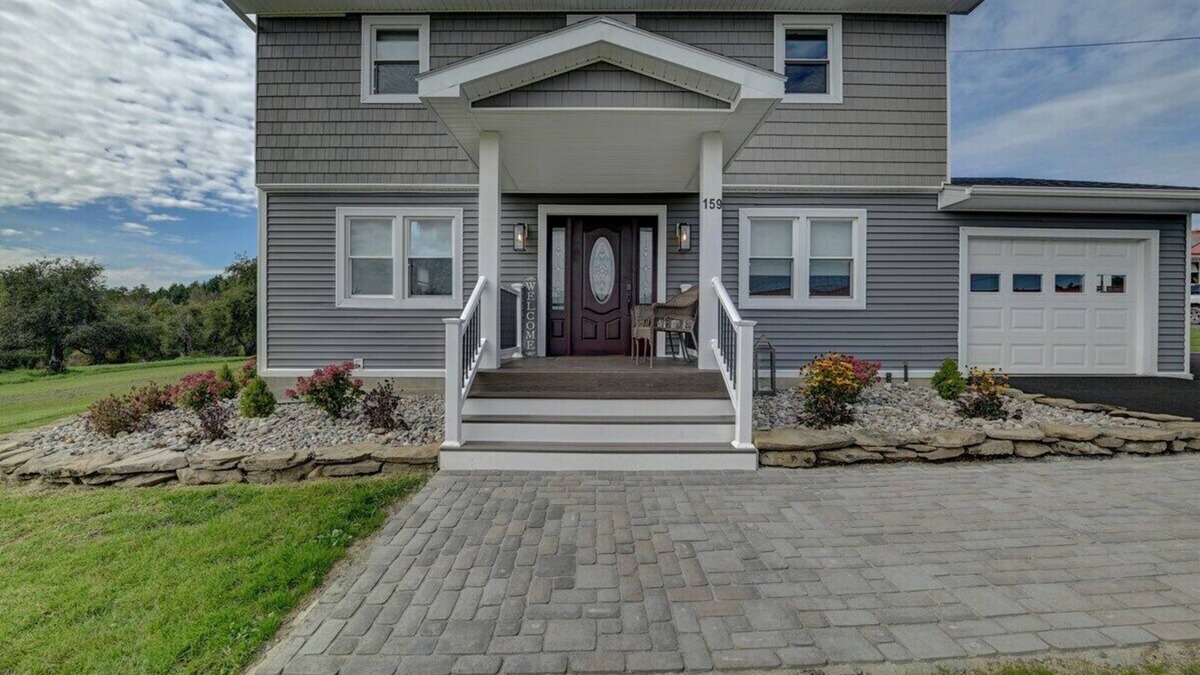 Central Bridge House | Newly remodeled country house