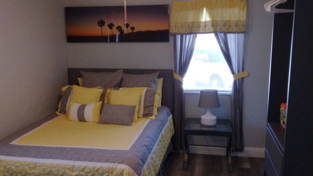 Cocoa Beach Cottage | 💥Newly Remodeled, Cozy Cottage with FREE PARKING, and DIRECT BCH ACCESS!💥