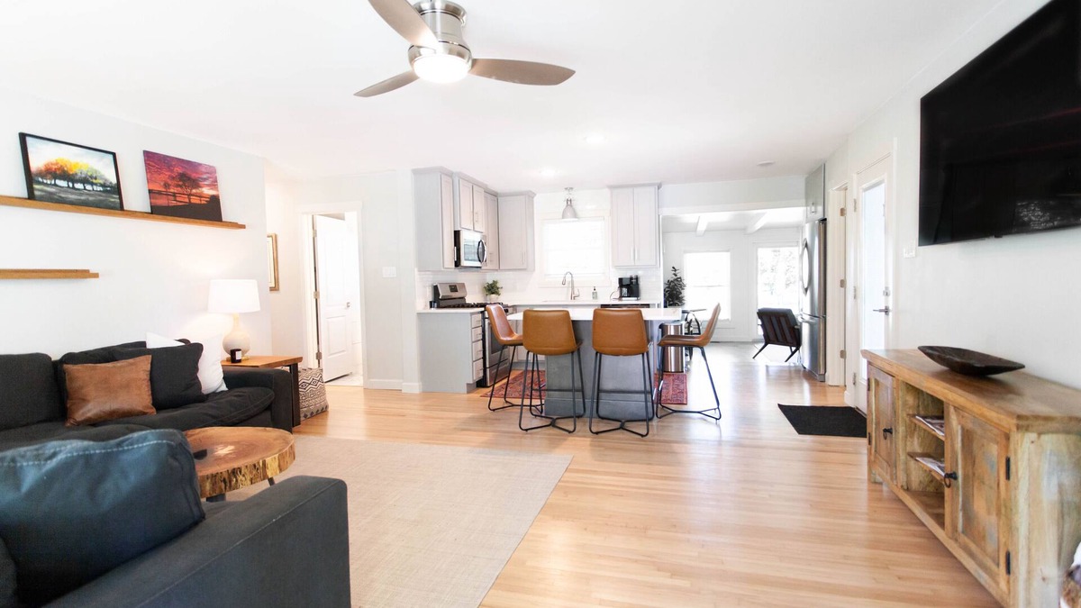 Little Rock House | Newly Remodeled Home on the Arkansas River - 3 miles from Airport