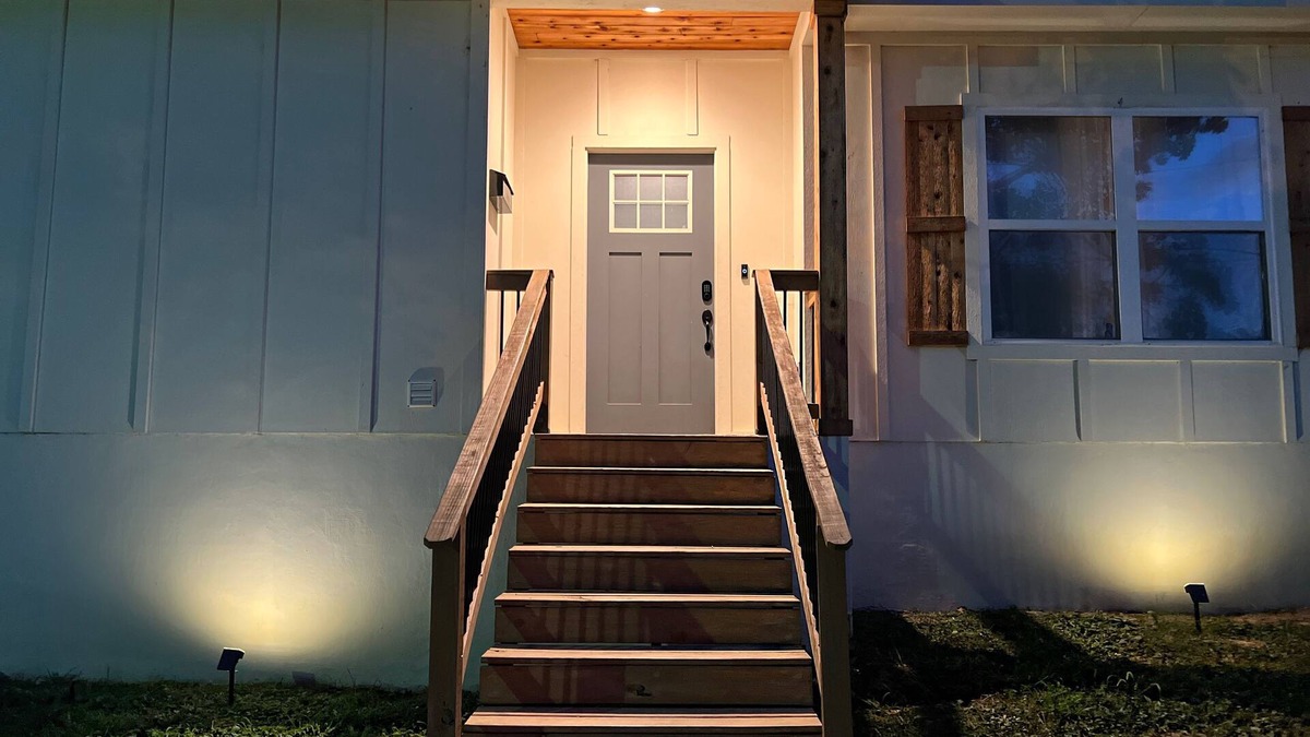 Capital View House | Newly Remodeled home in Historic Area. Close to UAMS, Zoo, & Restaurants!