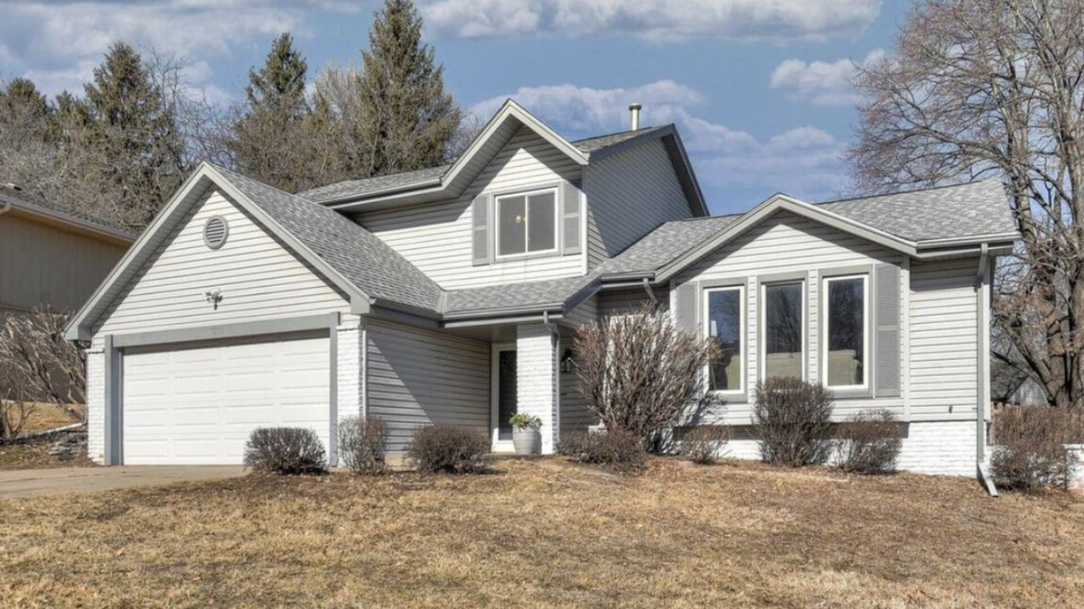 West Omaha House | Newly Remodeled Home - 20 minutes from anywhere in Omaha!