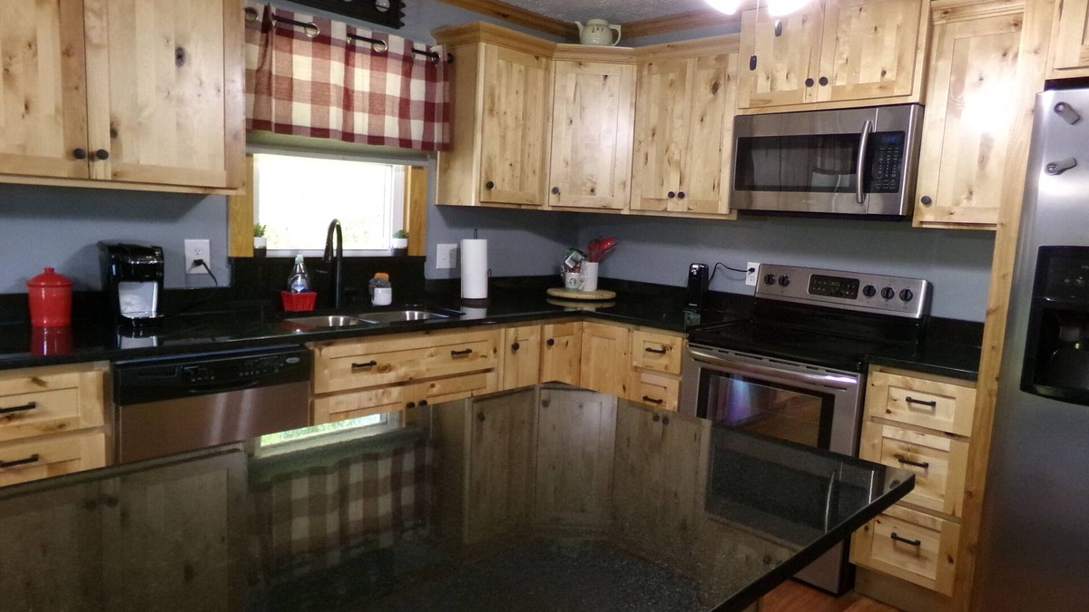 Columbia House | Newly remodeled home in quiet, country setting, while only 5 minutes from town.