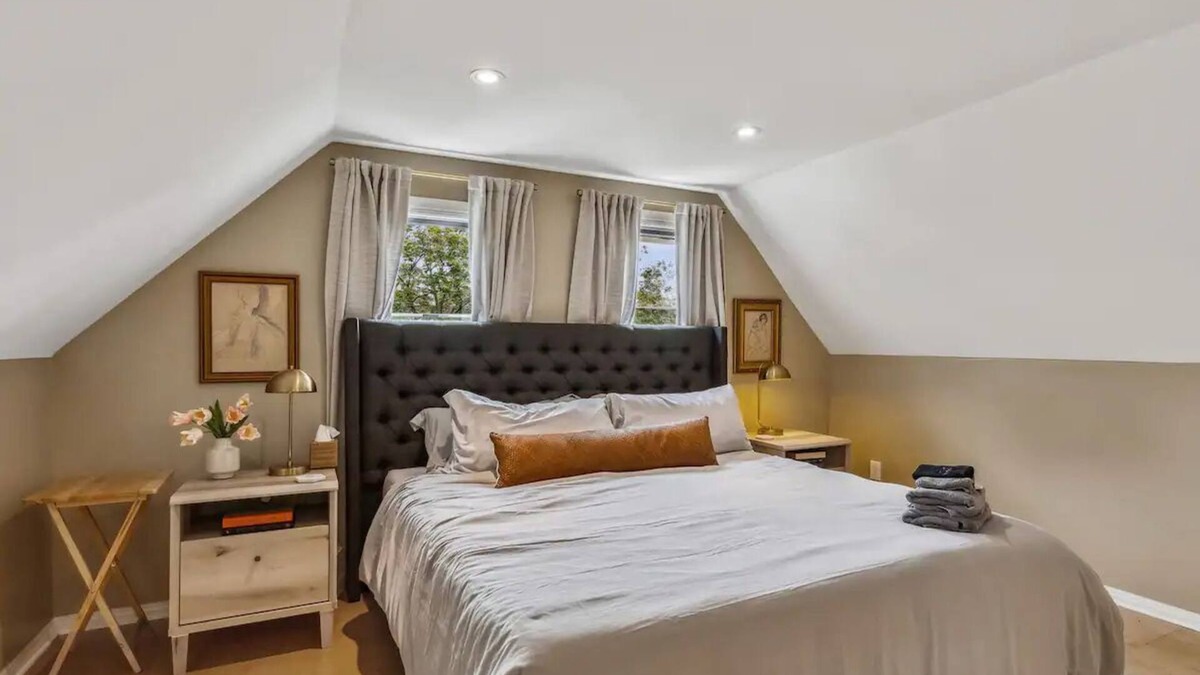 Lakewood House | Newly remodeled home. Sleeps 12. Pets welcome