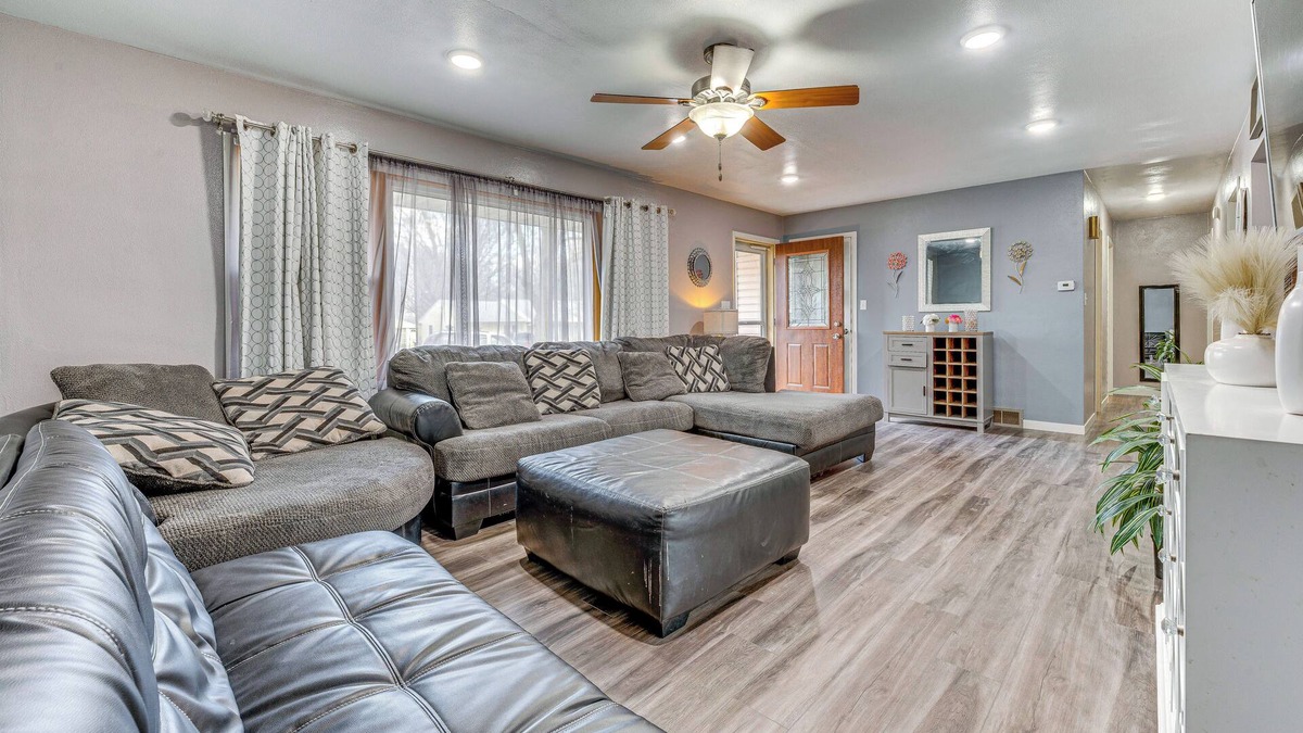 Storm Lake House | Newly Remodeled Home in Storm Lake w/Private Yard