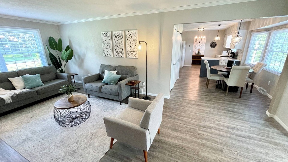 Bedford House | Newly remodeled home on big lot with sunroom, game room and grilling area!