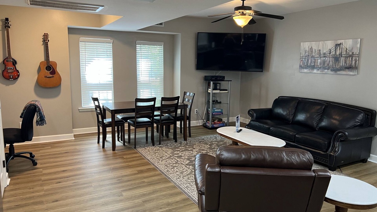 Lebanon House | Newly remodeled, Hot Tub, 70n inch tv Private Entrance, Convenient location