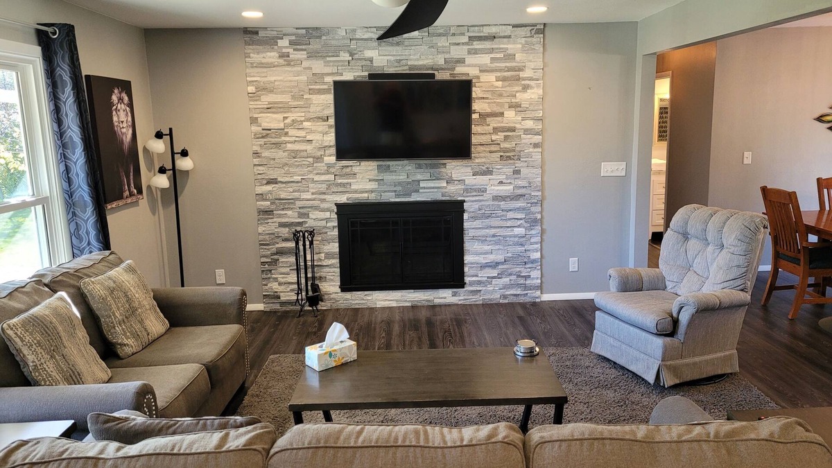 Rothschild House | Newly Remodeled In The heart Of The Suburbs