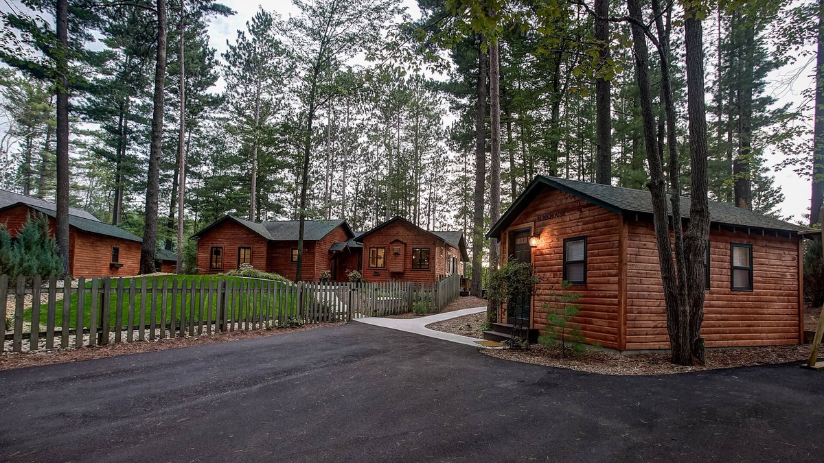 Mayfield Cabin | Newly Remodeled Luxury Lakefront Cabin w/ Sandy Beach, Kayak/SUP, Dock, Gameroom