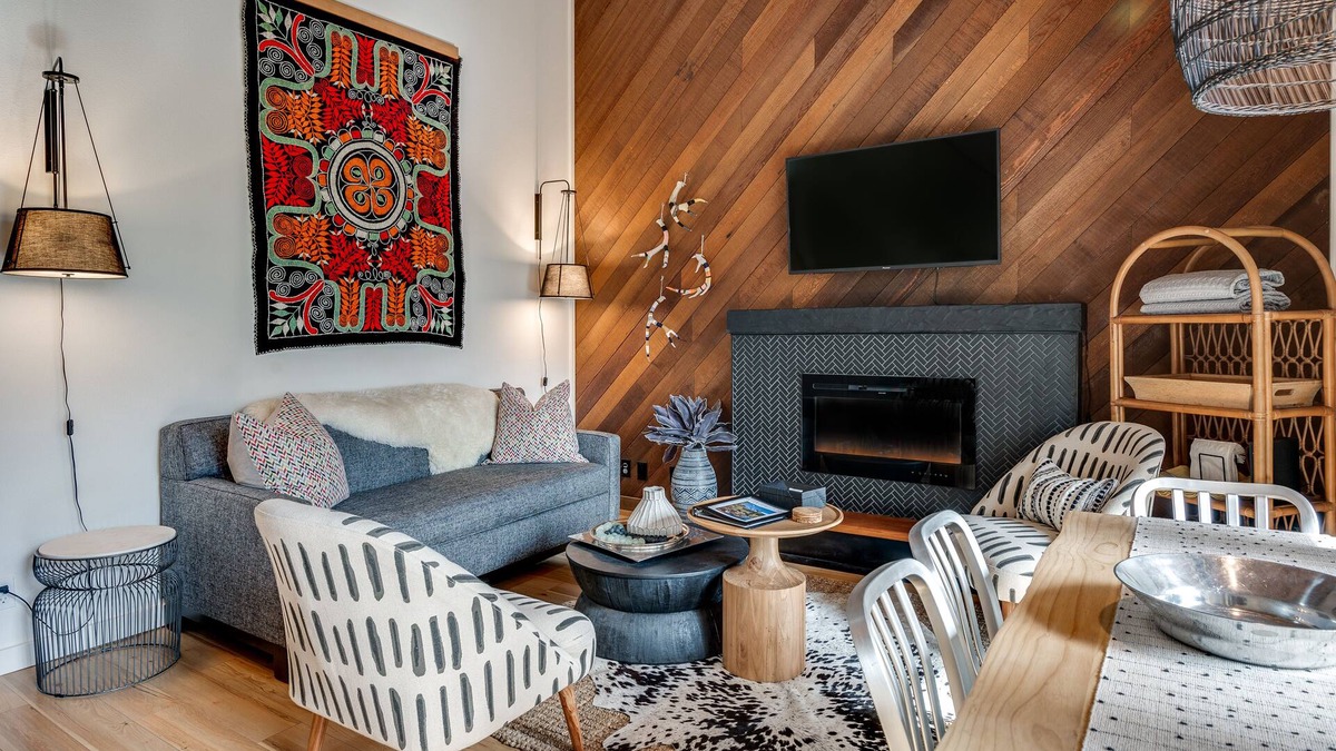 Bend Condo | Newly Remodeled Luxury Condo at Seventh Mountain Resort Close to Mt Bachelor