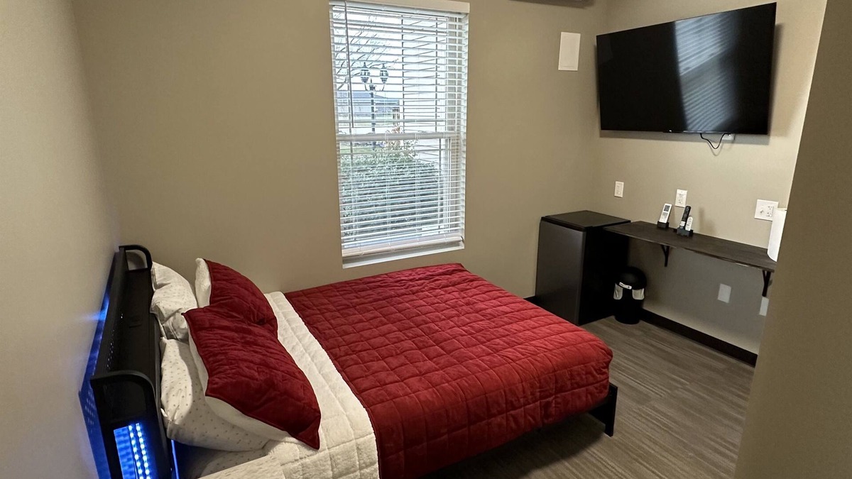 Mattoon Hotel | Newly Remodeled! Mattoon Room: B9 - Queen Room