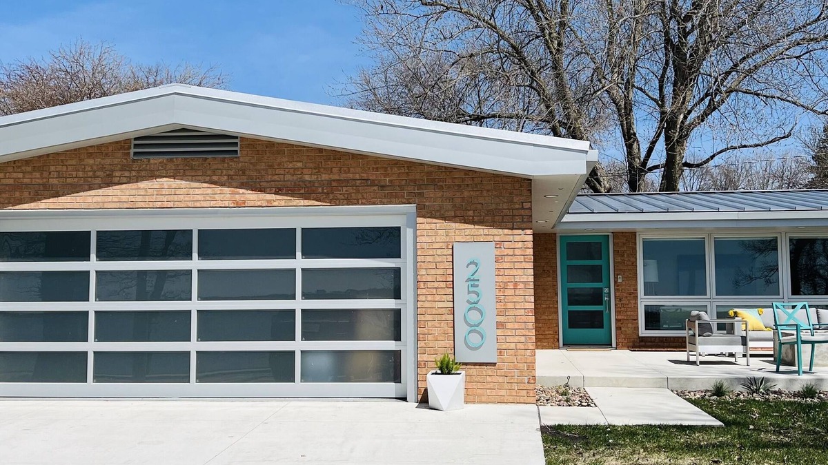 Clear Lake House | Newly remodeled Mid-Century Modern with a view!
