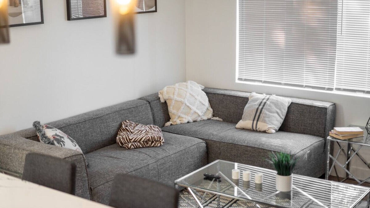Toluca Lake Apartment | NEWLY REMODELED MODERN 1-BEDROOM APARTMENT in NOHO w/PARKING & EV CHARGER p69