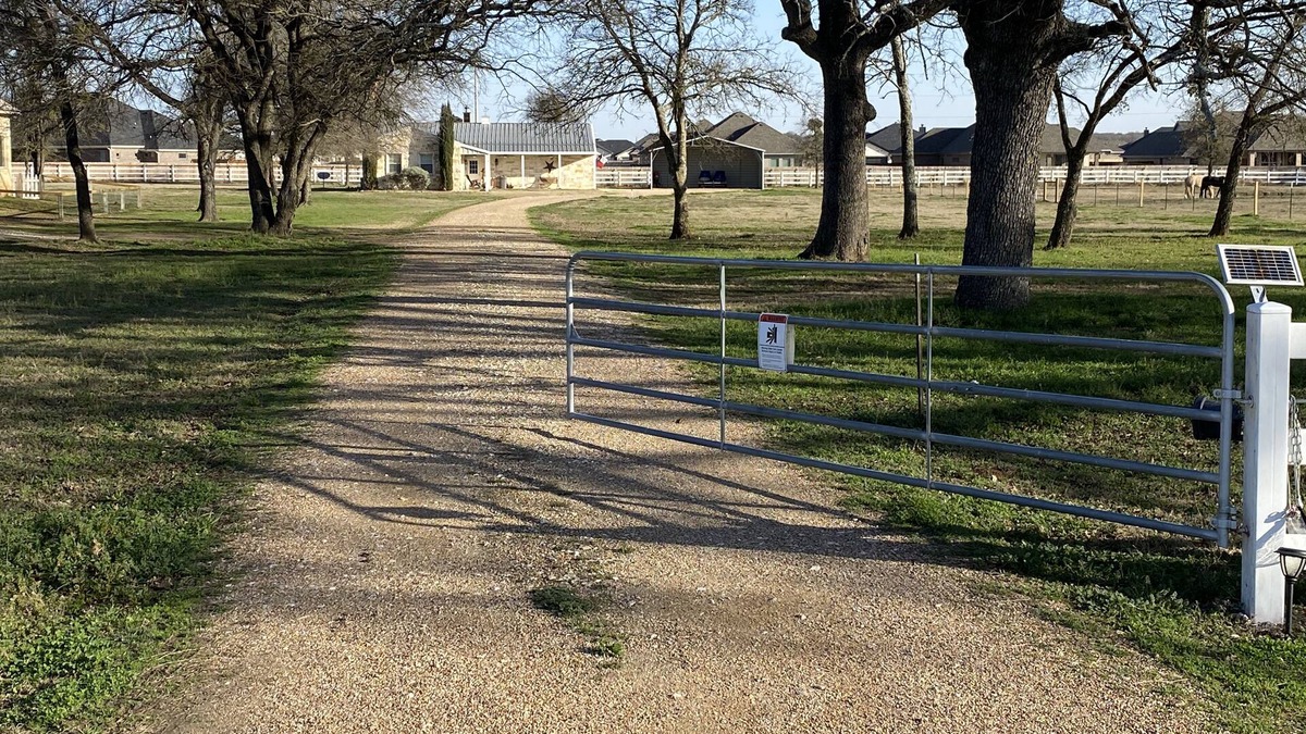 Temple Cottage | Newly remodeled, on beautiful acreage between Temple & Belton, gorgeous views