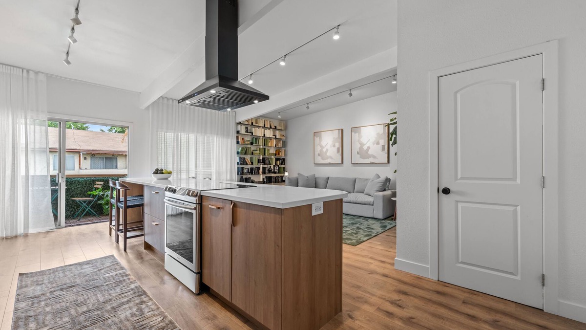 North Hollywood Condo | Newly remodeled open concept living! Studio City/Valley Village - Los Angeles