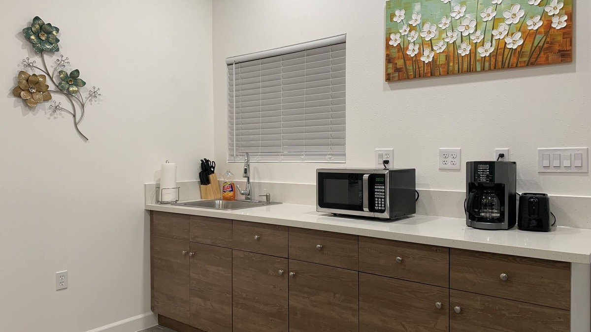 Quartz Hill House | Newly Remodeled Private Studio Home