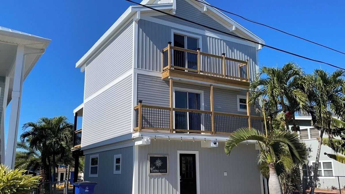 Bokeelia House | Newly remodeled, relaxing, romantic ground floor 1 bedroom waterfront getaway.