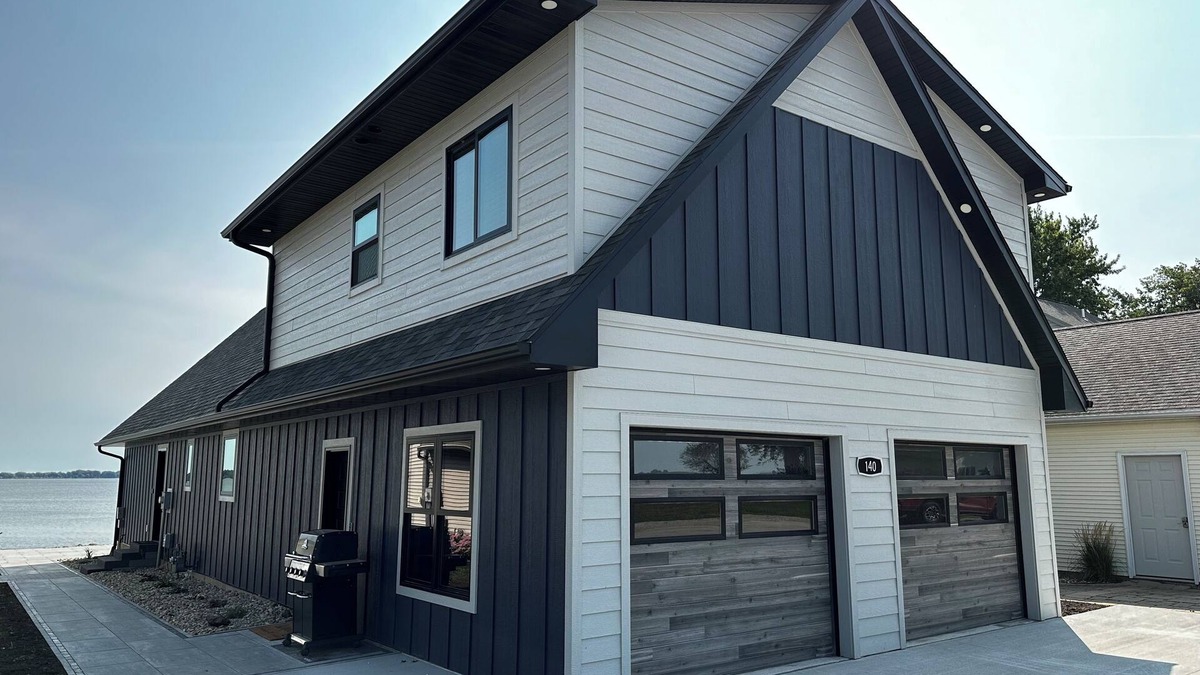 Hayes House | ~ NEWLY REMODELED~ Spacious 4-bedroom house with WiFi on beautiful Storm Lake