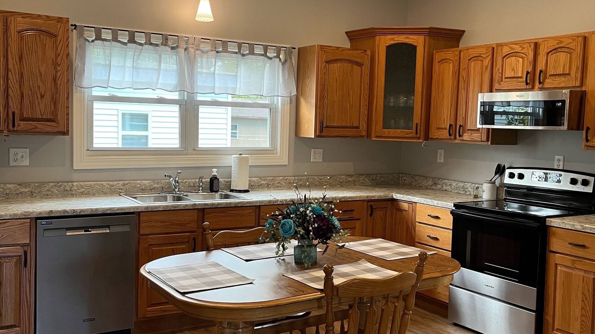 Mount Sterling House | Newly Remodeled Town House!