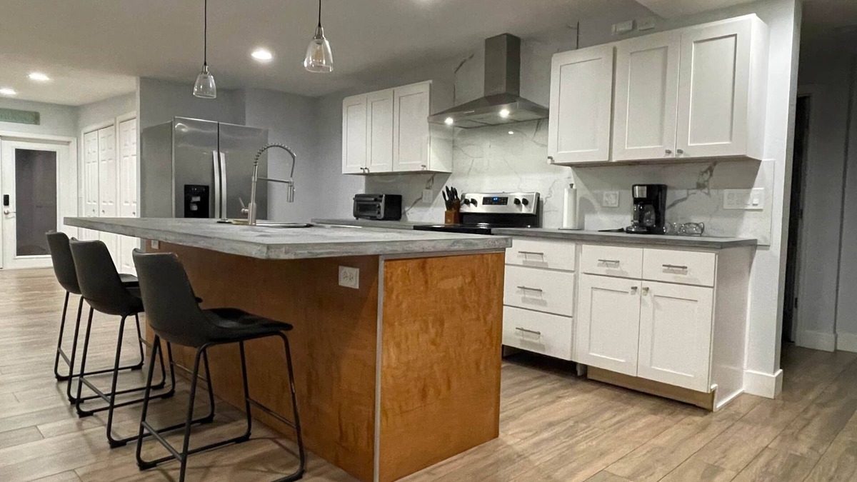 South Sarasota House | Newly Remodeled 3bd/3bh | 10 mins to the Beach