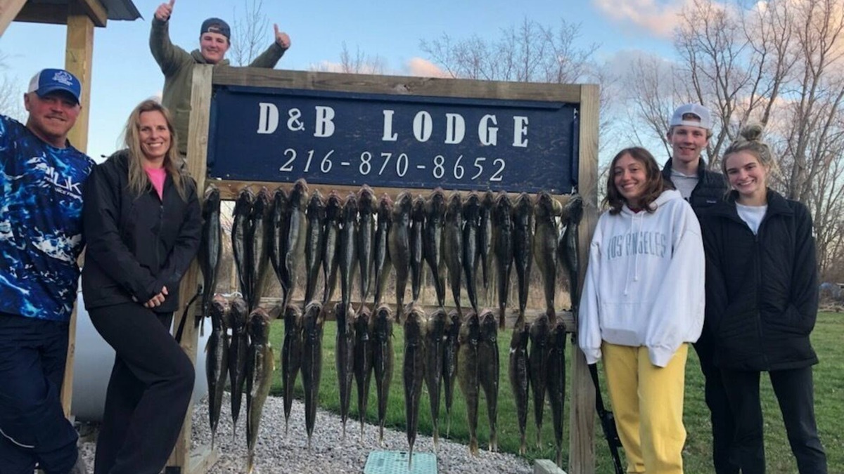 Port Clinton Cabin | Newly remolded Lodge close to public boat ramps , beach and fishing charters.