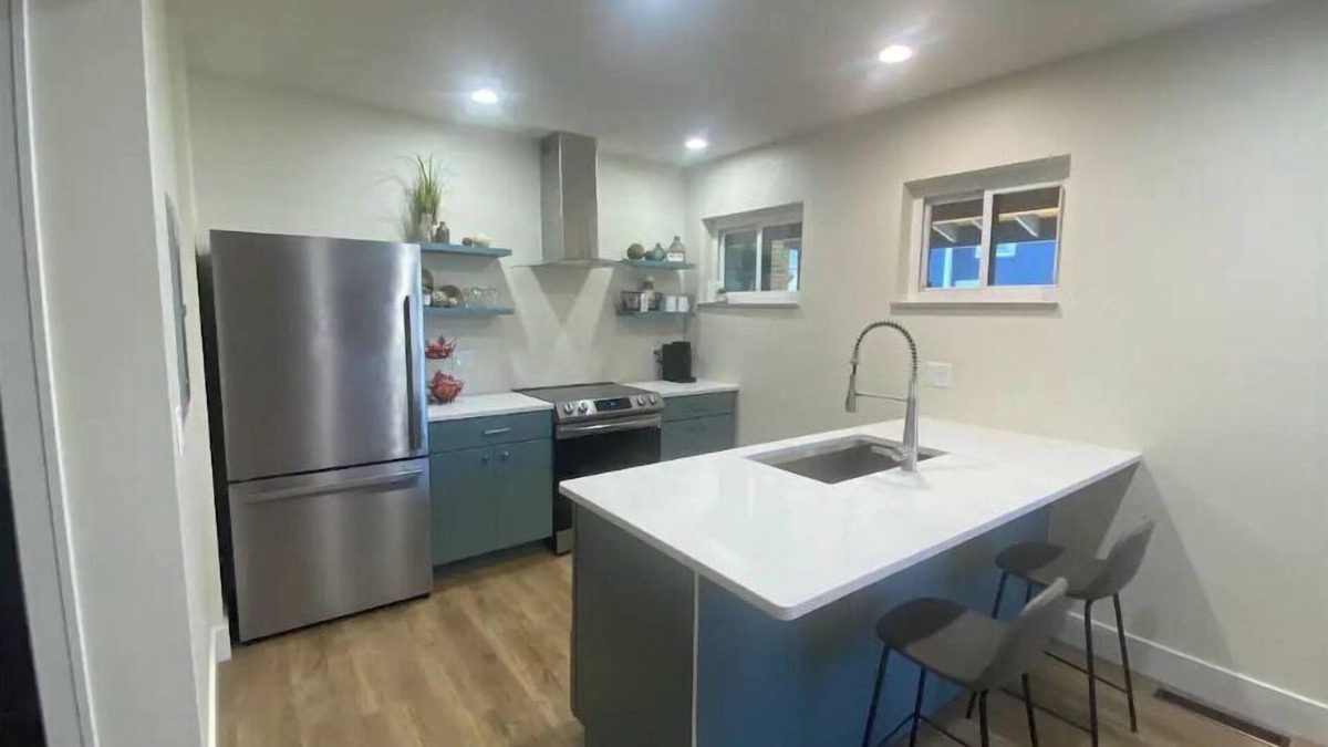 Tiffin Apartment | Newly Remolded! Near Downtown. 1 King bed