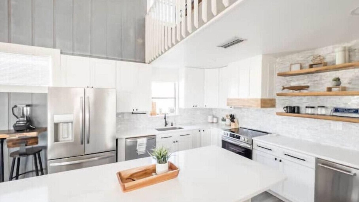 Silver Cay House | Newly ReNo-ed beach & bay home! Family,Clean, ClOsE to EvErYtHiNG, Dog Friendly!