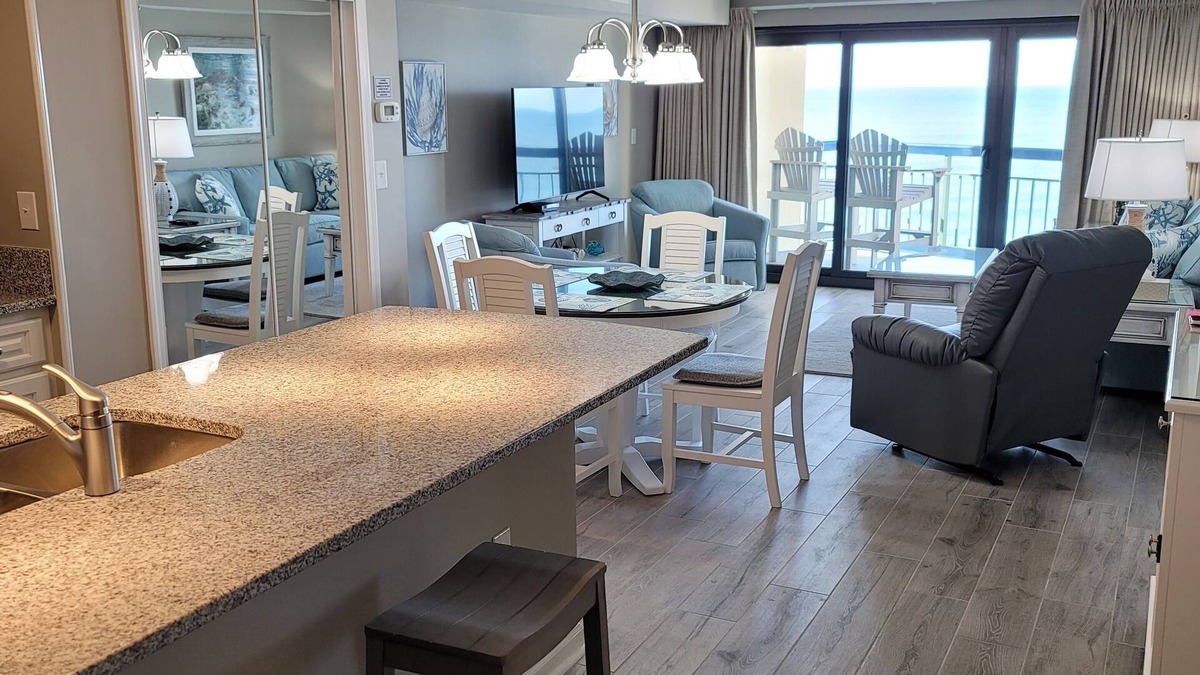 Ash Condo | Newly Renovated Condo