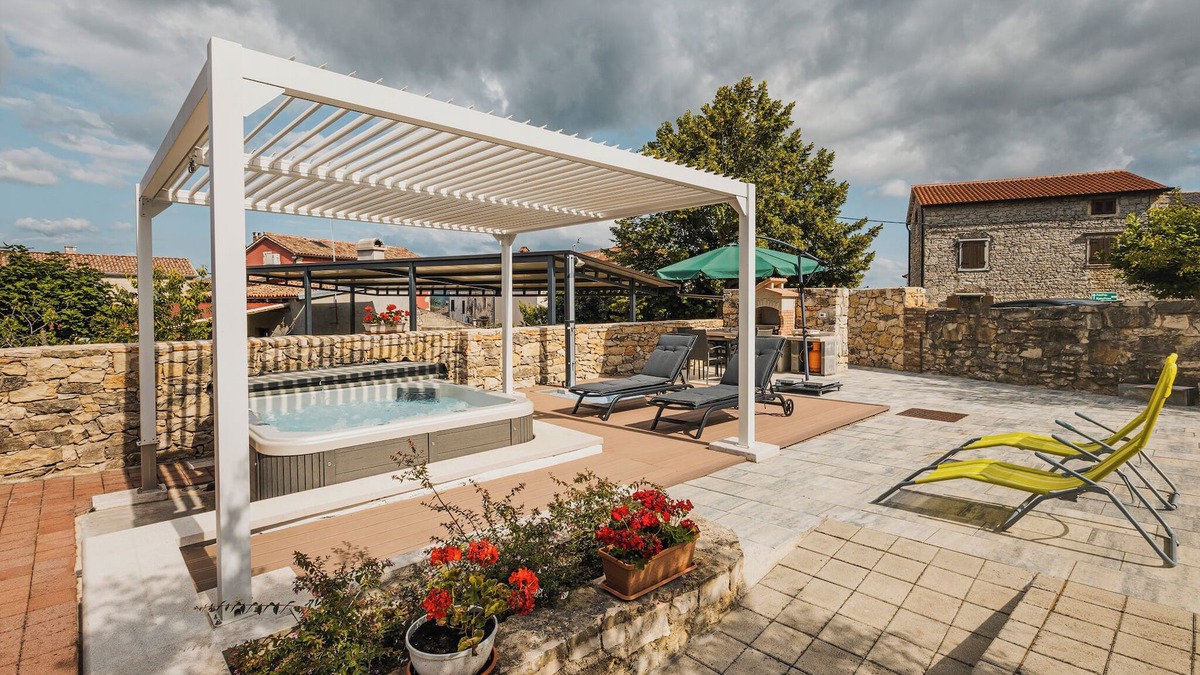 Nova Vas Villa | Newly renovarted 2 Bedroom small Villa with wirlpool, for 4 guests
