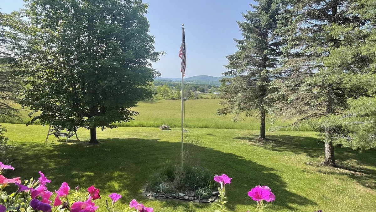 Middlebury Center Cabin | Newly renovated: Million Dollar Mountain View Getaway!