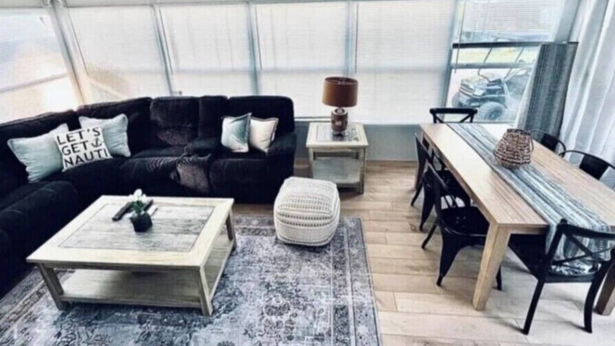 Sherkston Cottage | Newly renovated 2-bedroom trailer with large add-a-room in Sherkston Shores park