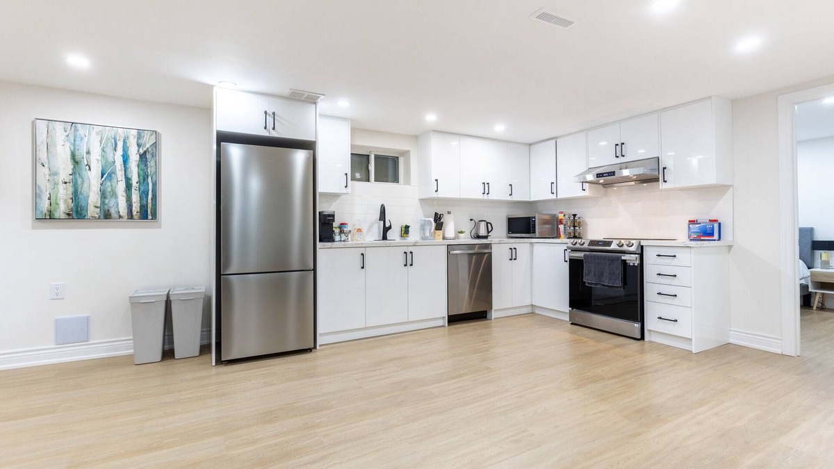 Richmond Hill House | Newly renovated 2 bedroom suite lower level.