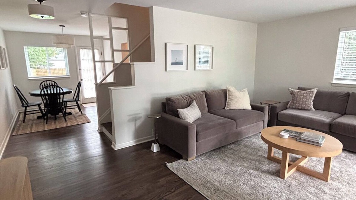 Birmingham House | Newly Renovated 2bd+2bth Townhome-Walkable to Beautiful Downtown Birmingham!