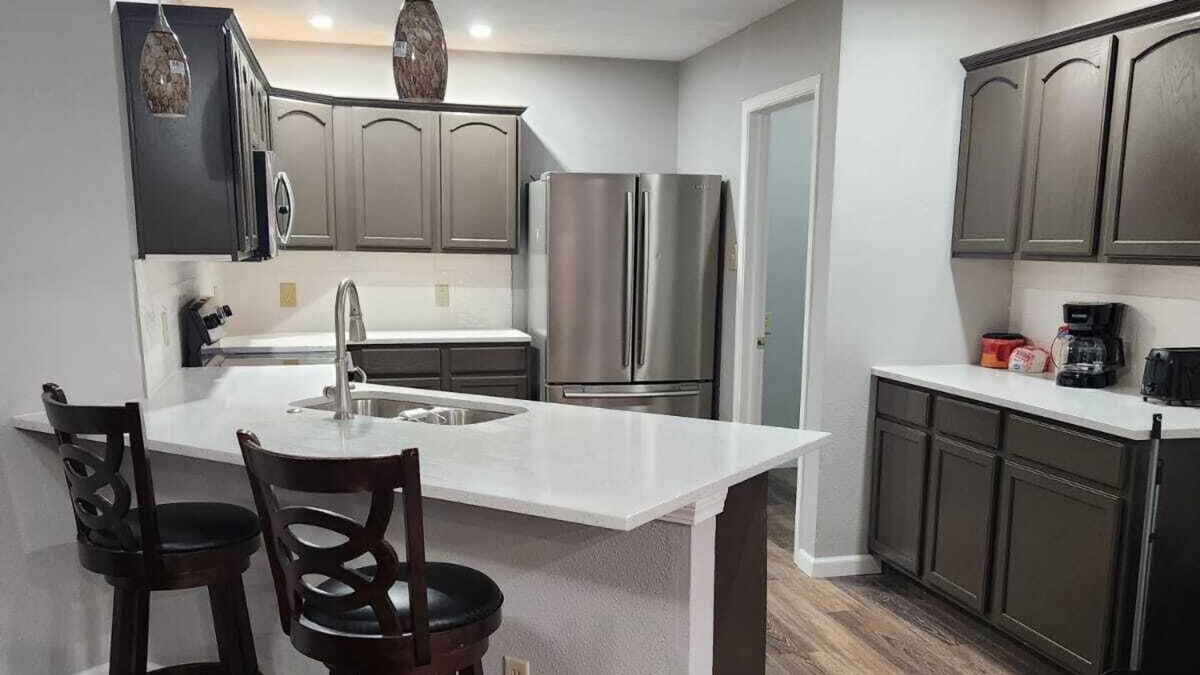 West Newton House | Newly Renovated, 2miles to Airport, Spacious, With Gym