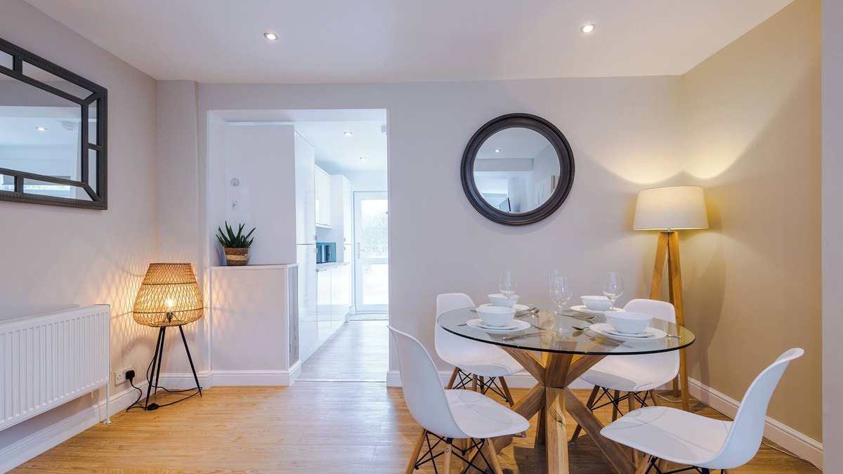 Birkenhead House | Newly renovated 3 bed house, Perfect for contractors, or family stays