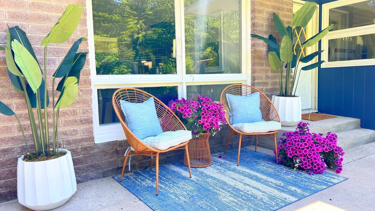 Charlevoix House | Newly Renovated 3-bed - Close to DT & Beach- Pet Friendly & Wheelchair access
