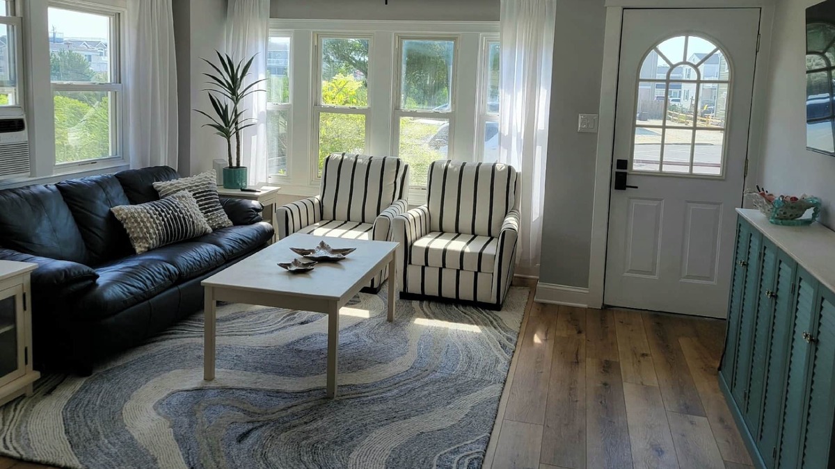 Holgate Apartment | Newly Renovated 3-bedroom apartment in Holgate