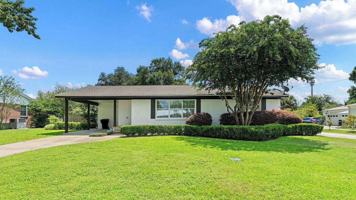 East Pensacola Heights House | Newly renovated 3 Bed/3 Bath house with pool and hot tub in lovely Pensacola