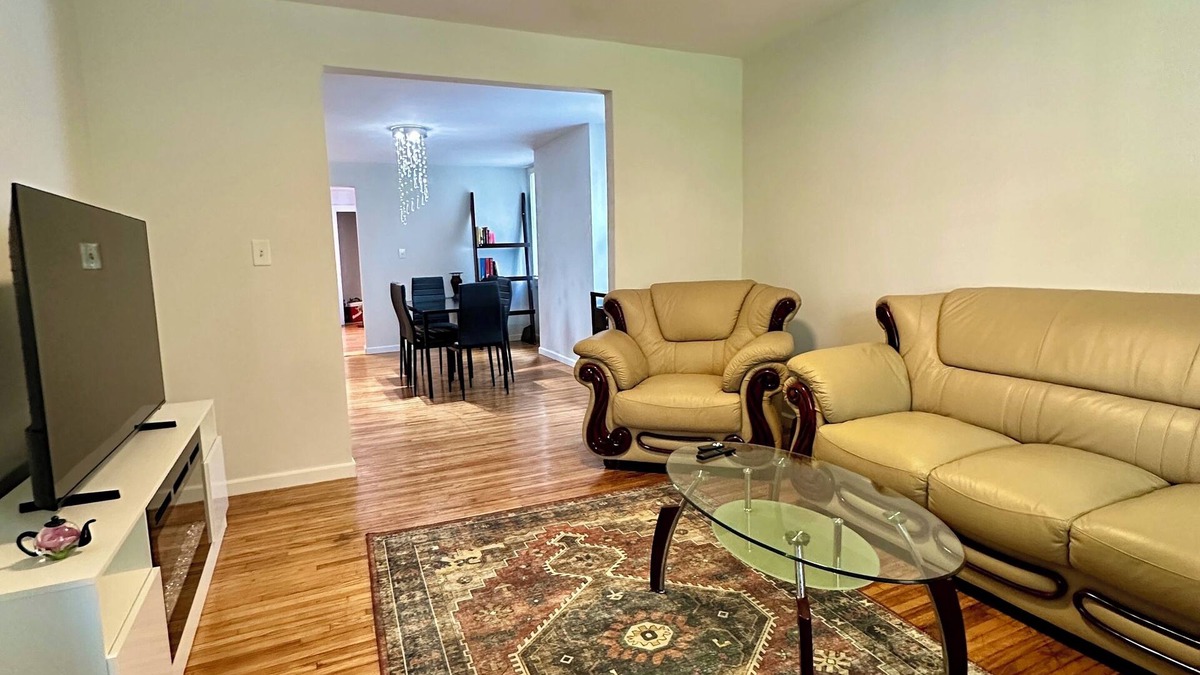 Front Park House | Newly renovated 3-bedroom and 2 full bath West Side Oasis!