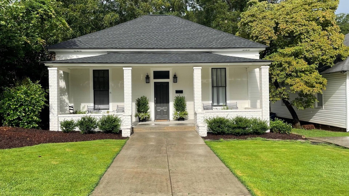 Athens House | Newly renovated 3 bedroom 5 points house/short walk to UGA stadium